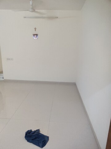 Room in 2 BHK Apartment at Romell Diva, Malad West – for Rent