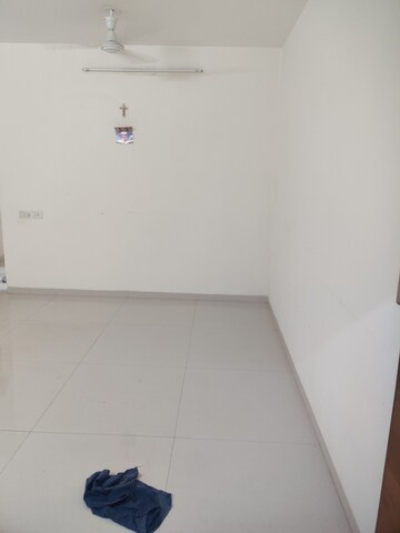 Room in 2 BHK Apartment at Romell Diva, Malad West – for Rent