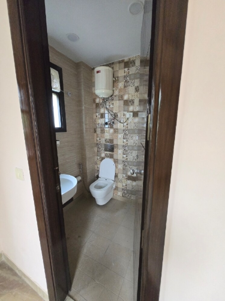 undefined, dayanand colony 2.5 Bedroom 900 Sq.Ft. Builder Floor In Dayanand Colony Delhi 8991972