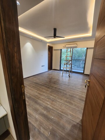 Room in 4 BHK Builder Floor at Sushant Lok I – for Sale