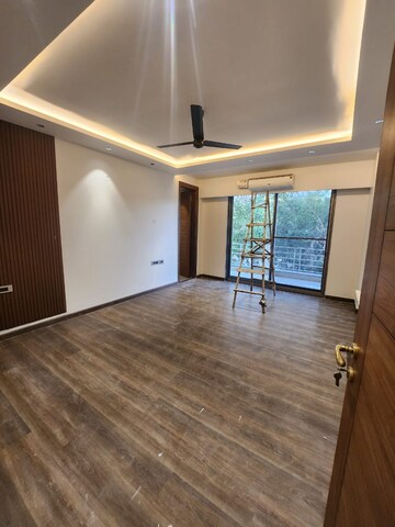 Room in 4 BHK Builder Floor at Sushant Lok I – for Sale