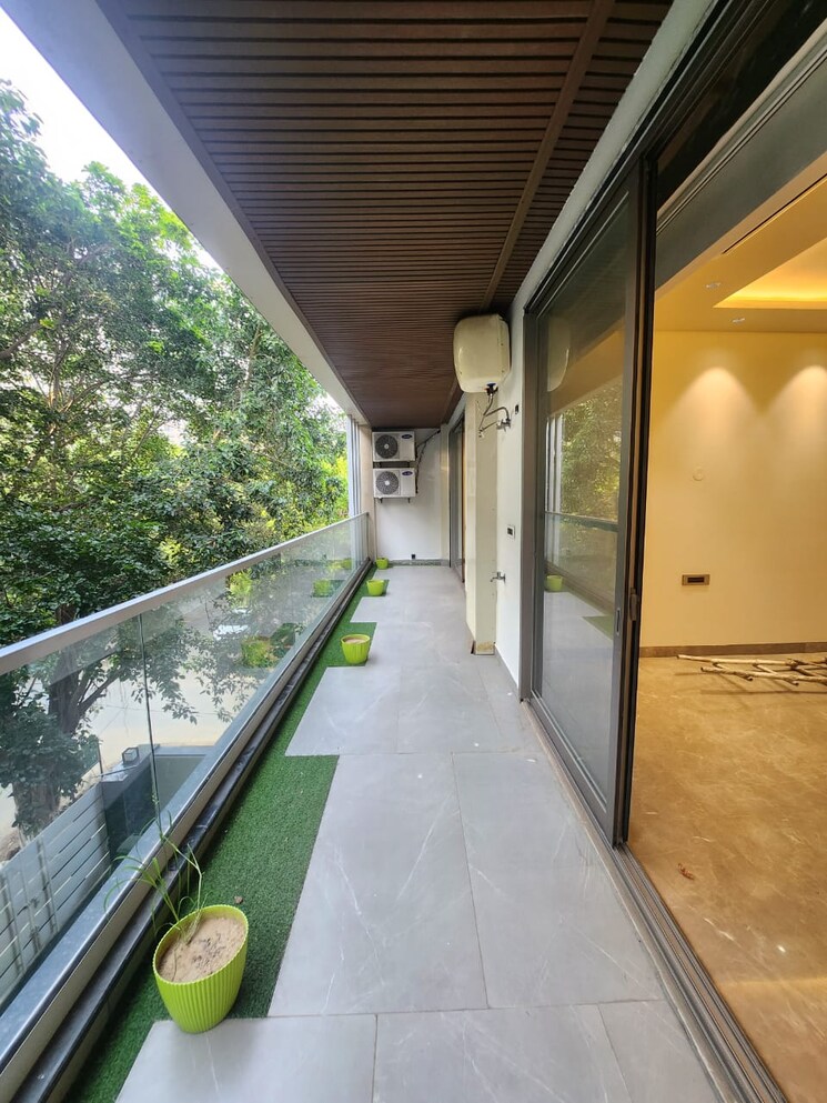 Balcony, sushant lok i 4 Bedroom 416 Sq.Yd. Builder Floor In Sushant Lok I Gurgaon 8991979