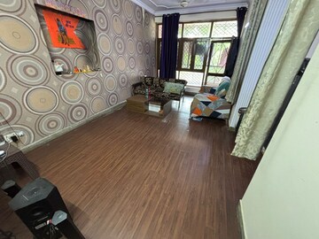 Parking in 3 BHK Independent House at Sector 55 – for Rent