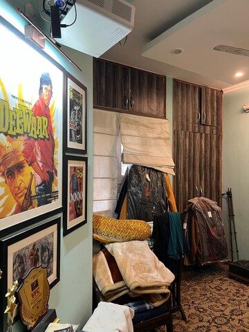 Bedroom in 3 BHK Builder Floor at Unitech Heritage City, Sector 25 – for Sale