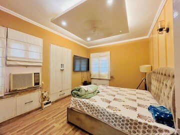 Bedroom in 3 BHK Builder Floor at Unitech Heritage City, Sector 25 – for Sale
