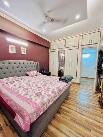 Bedroom in 3 BHK Builder Floor at Unitech Heritage City, Sector 25 – for Sale