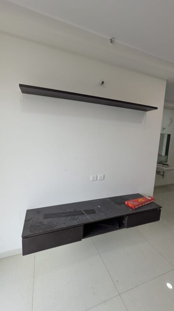 Room in 3 BHK Apartment at Jayabheri The Nirvana, Gopanpally – for Rent