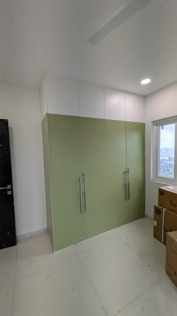 Room in 3 BHK Apartment at Jayabheri The Nirvana, Gopanpally – for Rent