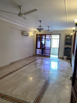 Room in 3.5 BHK Builder Floor at Sushant Lok 2, Sector 57 – for Sale
