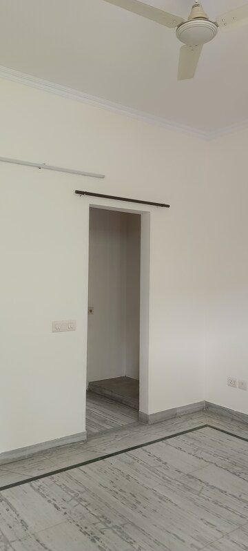 Room in 3 BHK Independent House at Sector 14 – for Rent