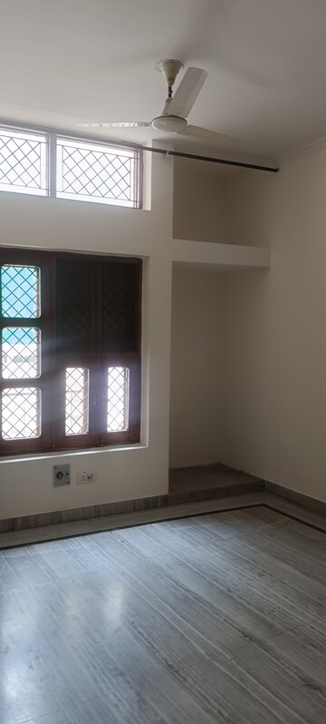 Room in 3 BHK Independent House at Sector 14 – for Rent