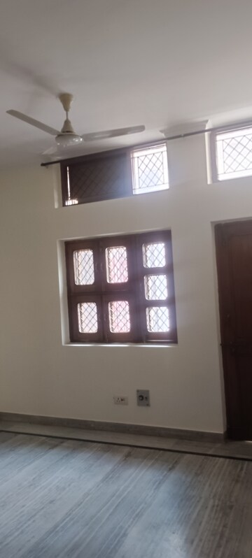 Room in 3 BHK Independent House at Sector 14 – for Rent