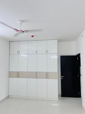 Room in 3 BHK Apartment at Jayabheri The Nirvana, Gopanpally – for Rent