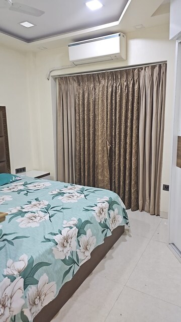 Bedroom in 2 BHK Apartment at Juhu – for Rent