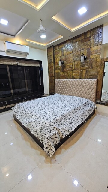 Bedroom in 2 BHK Apartment at Juhu – for Rent