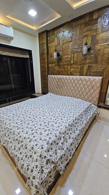 Bedroom in 2 BHK Apartment at Juhu – for Rent