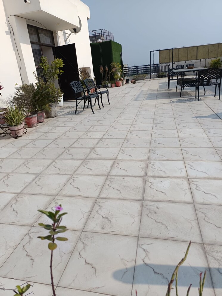  Parking, sector 21d 4 Bedroom 350 Sq.Yd. Builder Floor In Sector 21d Faridabad 8992108