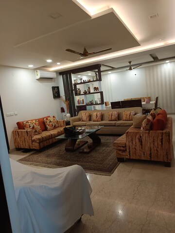 Living Room in 4 BHK Builder Floor at Sector 21d – for Rent