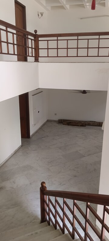 Room in 4 BHK Independent House at Sector 14 – for Rent