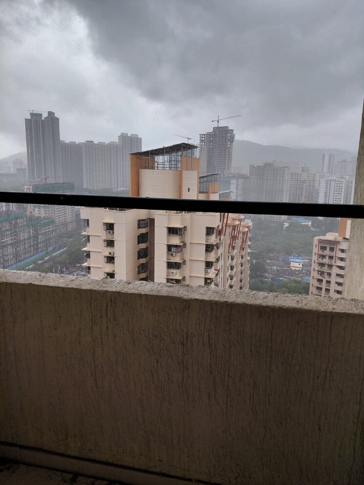 Swimming Pool, dosti-imperia-elecia-chsl 4 Bedroom 750 Sq.Ft. Apartment In Ghodbunder Road Thane 8992119