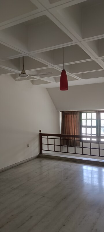 Room in 4 BHK Independent House at Sector 14 – for Rent