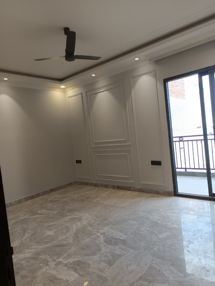 Room, sector 15 4 Bedroom 350 Sq.Yd. Builder Floor In Sector 15 Faridabad 8992143