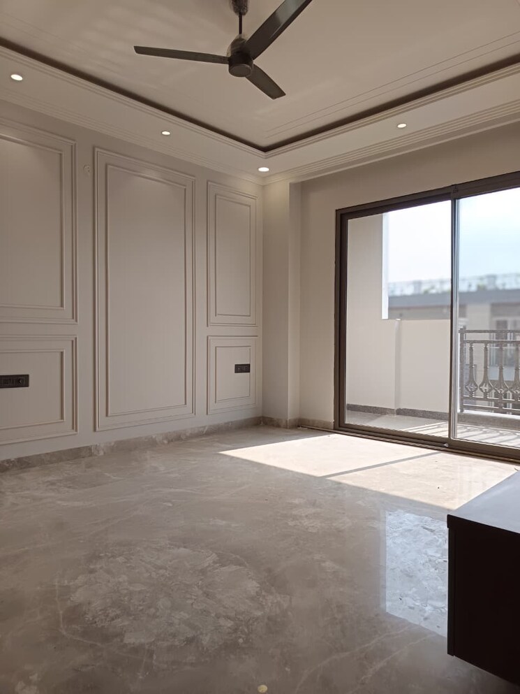 Room, sector 15 4 Bedroom 350 Sq.Yd. Builder Floor In Sector 15 Faridabad 8992143