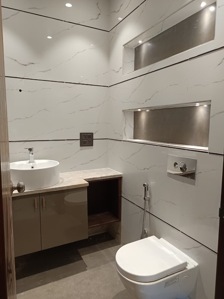 Kitchen, sector 15 4 Bedroom 350 Sq.Yd. Builder Floor In Sector 15 Faridabad 8992143