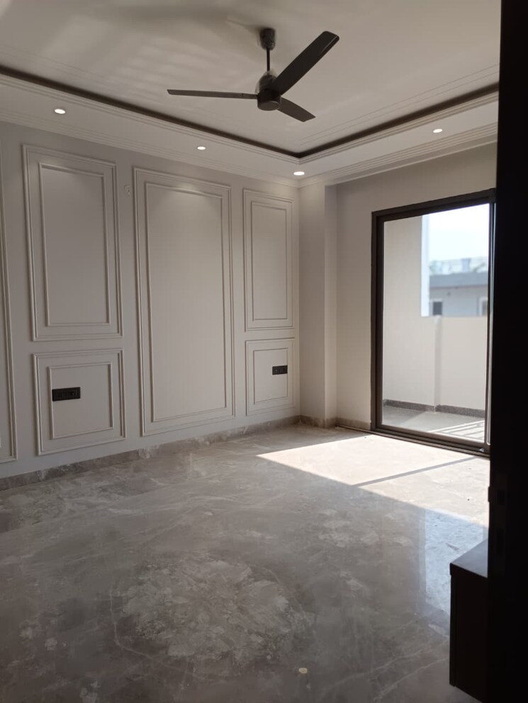 Room, sector 15 4 Bedroom 350 Sq.Yd. Builder Floor In Sector 15 Faridabad 8992143