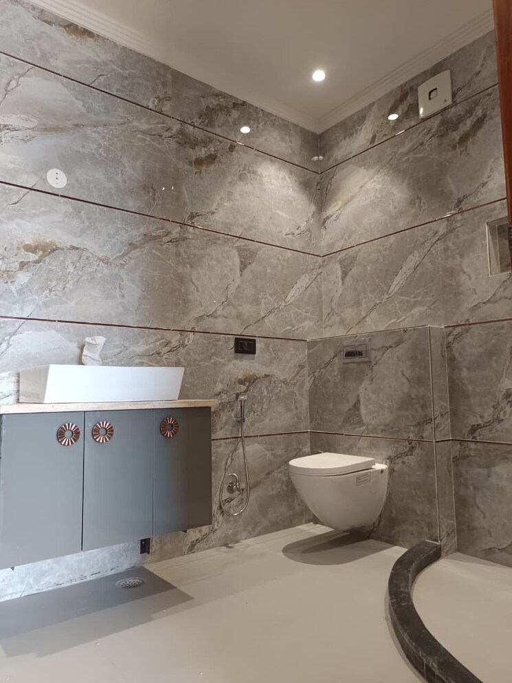 Bathroom, sector 15 4 Bedroom 350 Sq.Yd. Builder Floor In Sector 15 Faridabad 8992143