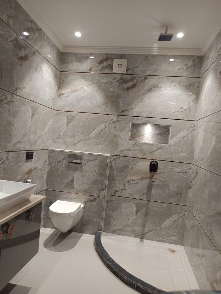 Bathroom, sector 15 4 Bedroom 350 Sq.Yd. Builder Floor In Sector 15 Faridabad 8992143