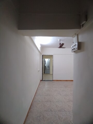 Room in 2 BHK Apartment at Park View Andheri, Andheri West – for Rent