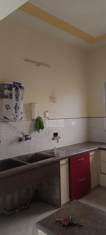 Furnished Amenities in 2 BHK Independent House at Sector 16 – for Rent