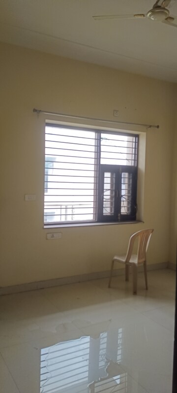 Room in 2 BHK Independent House at Sector 16 – for Rent