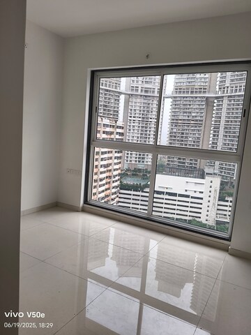 Room in 3 BHK Apartment at Runwal Nirvana, Parel – for Rent