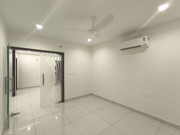 Room in 3 BHK Apartment at Jayabheri The Nirvana, Gopanpally – for Rent