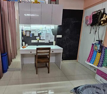 Study Room in 2 BHK Apartment at Lodha Amara, Kolshet Road – for Rent