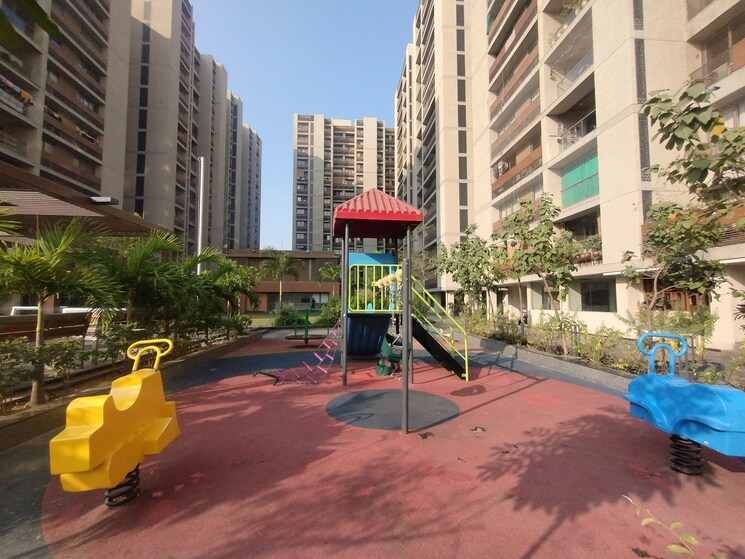 Garden, vastrapur 4 Bedroom 2415 Sq.Ft. Apartment In Vastrapur Ahmedabad 8992246