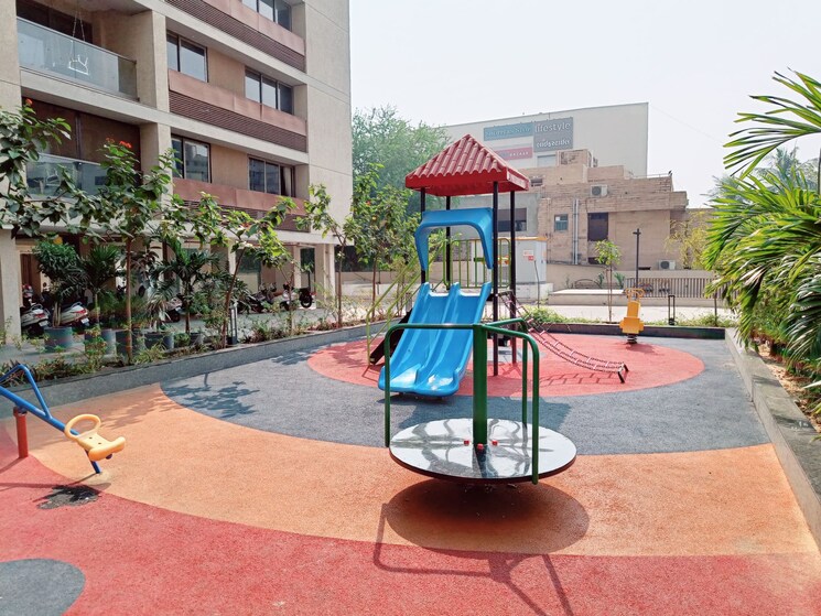 Garden, vastrapur 4 Bedroom 2415 Sq.Ft. Apartment In Vastrapur Ahmedabad 8992246