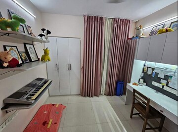 Study Room in 2 BHK Apartment at Lodha Amara, Kolshet Road – for Rent