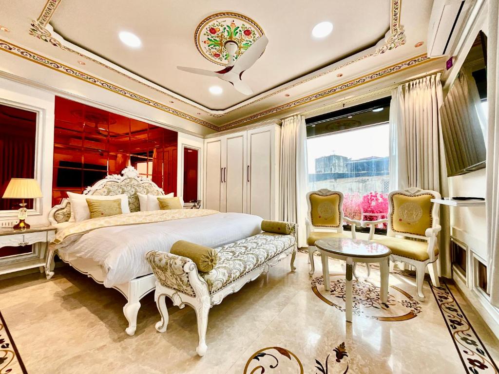 4 BHK + Servant Room,Extra Room Apartment For Rent in M3M Golf Estate