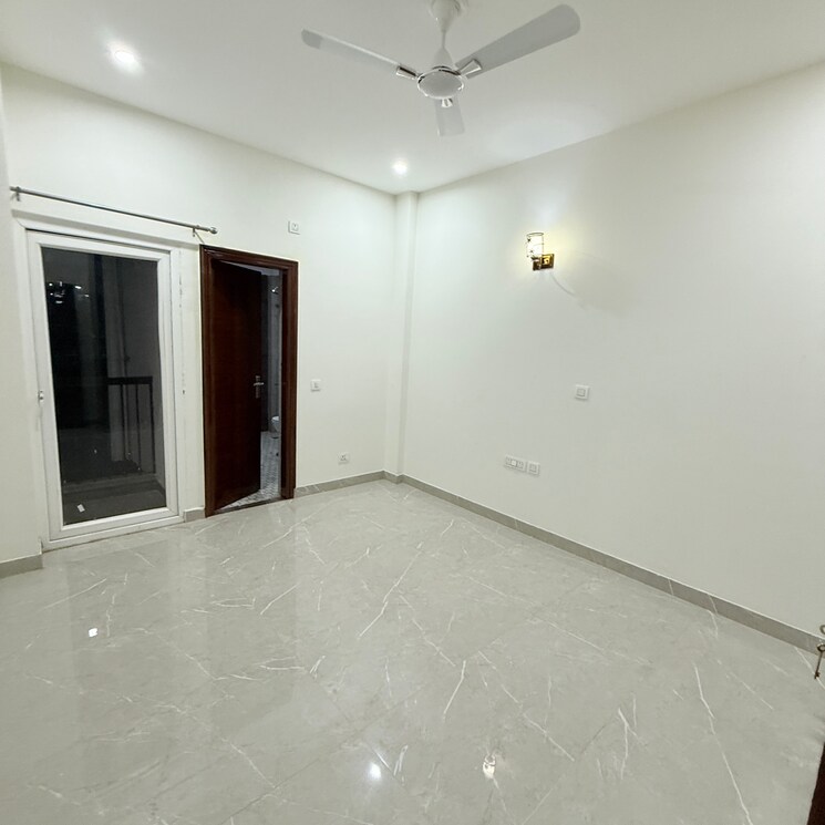 Room, rwa-apartments-sector-108 3.5 Bedroom 300 Sq.Ft. Builder Floor In Sector 108 Noida 8992263
