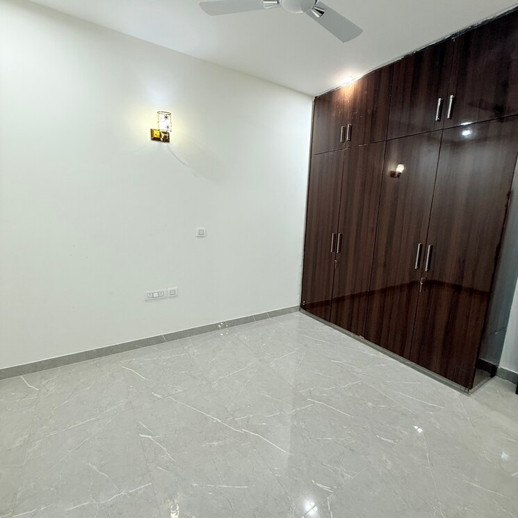 Room, rwa-apartments-sector-108 3.5 Bedroom 300 Sq.Ft. Builder Floor In Sector 108 Noida 8992263