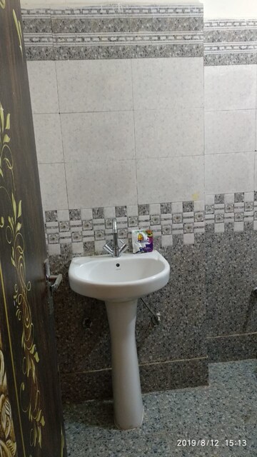 Bathroom in 1 BHK Builder Floor at ABCZ East Sapphire, Sector 45 – for Rent