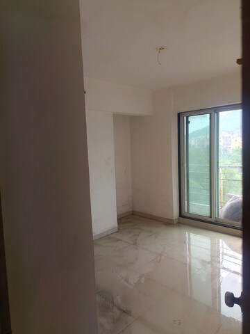Room in 2 BHK Apartment at Dreams Kaveri Heights, Kalwa – for Rent