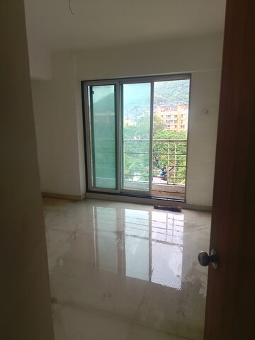 Room in 2 BHK Apartment at Dreams Kaveri Heights, Kalwa – for Rent