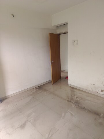 Room in 2 BHK Apartment at Dreams Kaveri Heights, Kalwa – for Rent