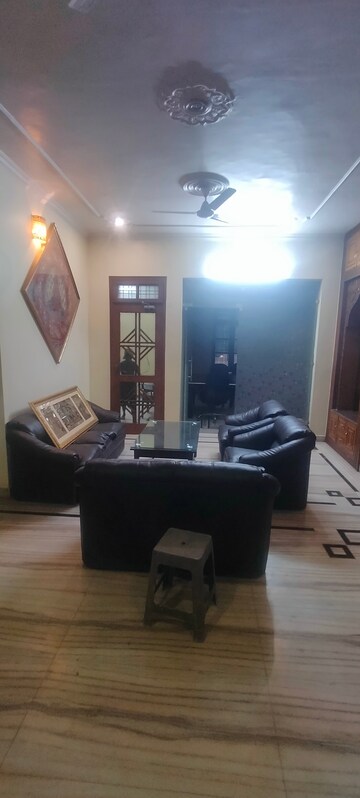 Living Room in 4 BHK Villa at Gomti Nagar – for Rent