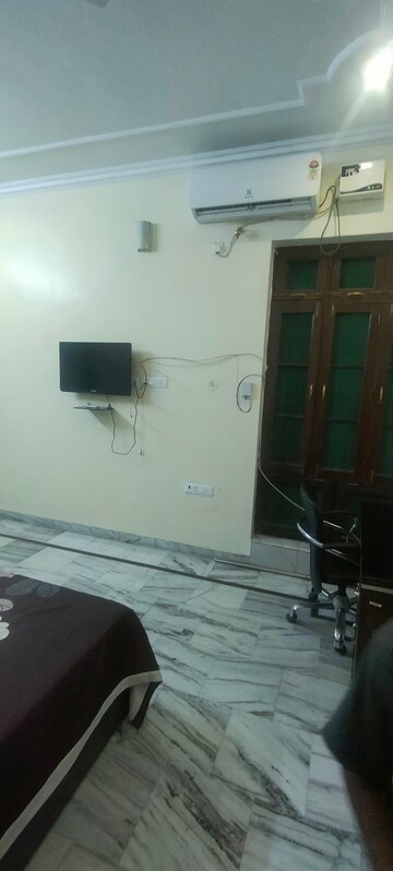 Bathroom in 4 BHK Villa at Gomti Nagar – for Rent