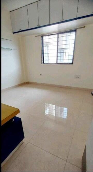 Room in 2 BHK Apartment at Magarpatta Daffodils Apartment, Hadapsar – for Sale